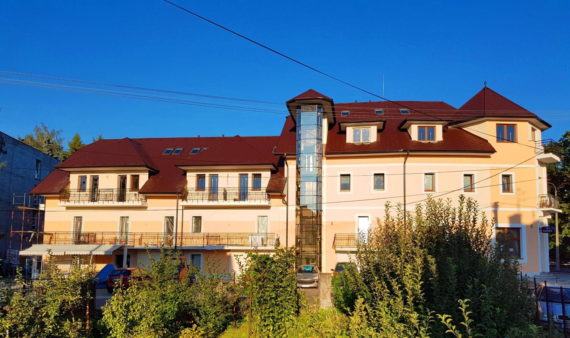 Hotel Vysehrad Turcianske Teplice Exterior photo